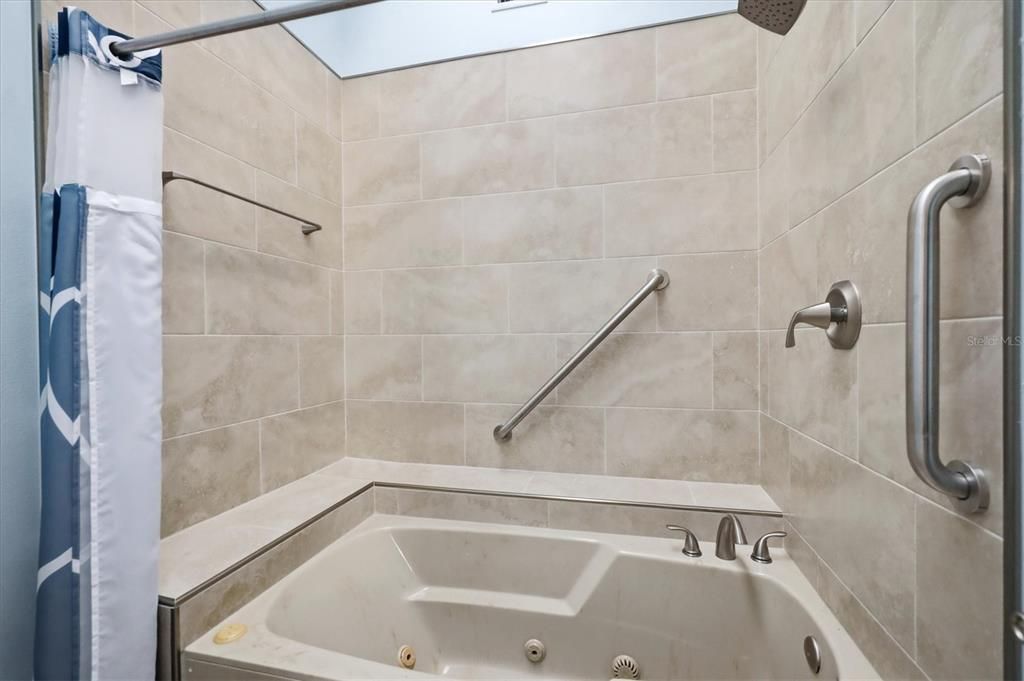 На продажу: $235,000 (2 спален, 2 ванн, 1571 Квадратных фут)