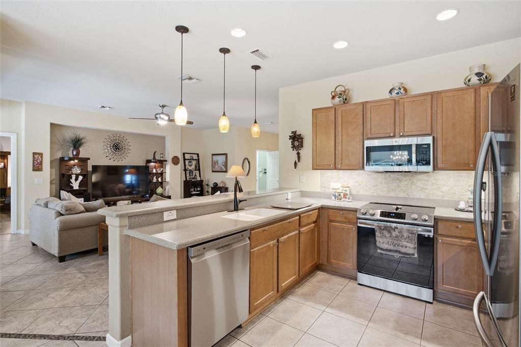 For Sale: $319,000 (2 beds, 2 baths, 1596 Square Feet)