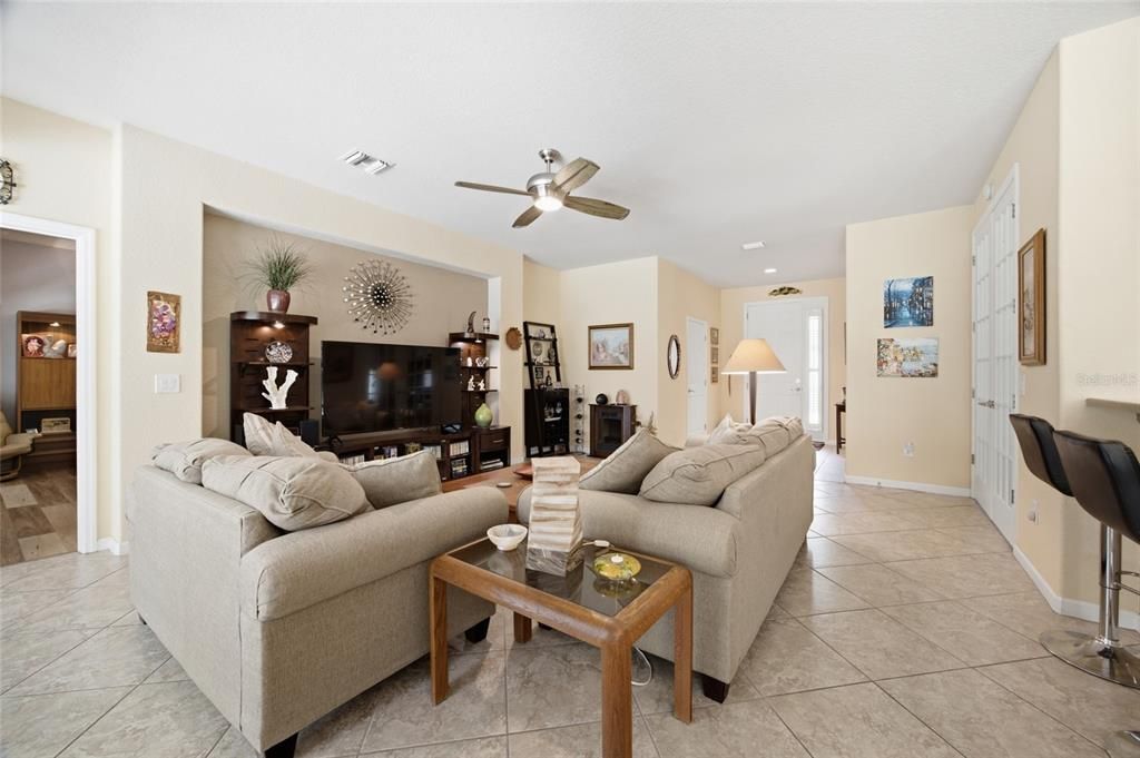 For Sale: $319,000 (2 beds, 2 baths, 1596 Square Feet)