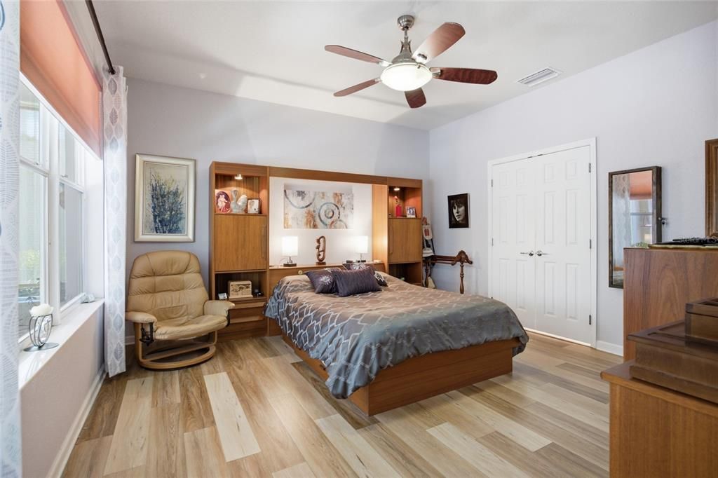 For Sale: $319,000 (2 beds, 2 baths, 1596 Square Feet)