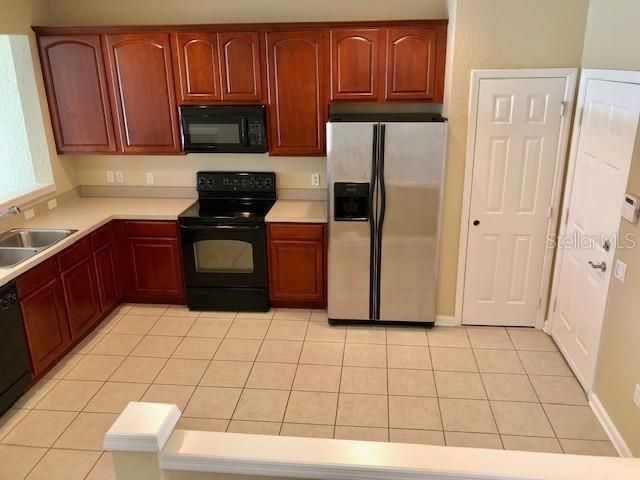 For Rent: $2,499 (3 beds, 2 baths, 1762 Square Feet)