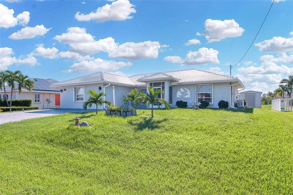 For Sale: $449,000 (3 beds, 2 baths, 1710 Square Feet)