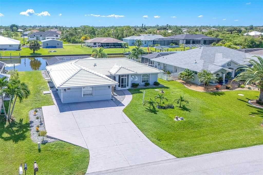 For Sale: $449,000 (3 beds, 2 baths, 1710 Square Feet)