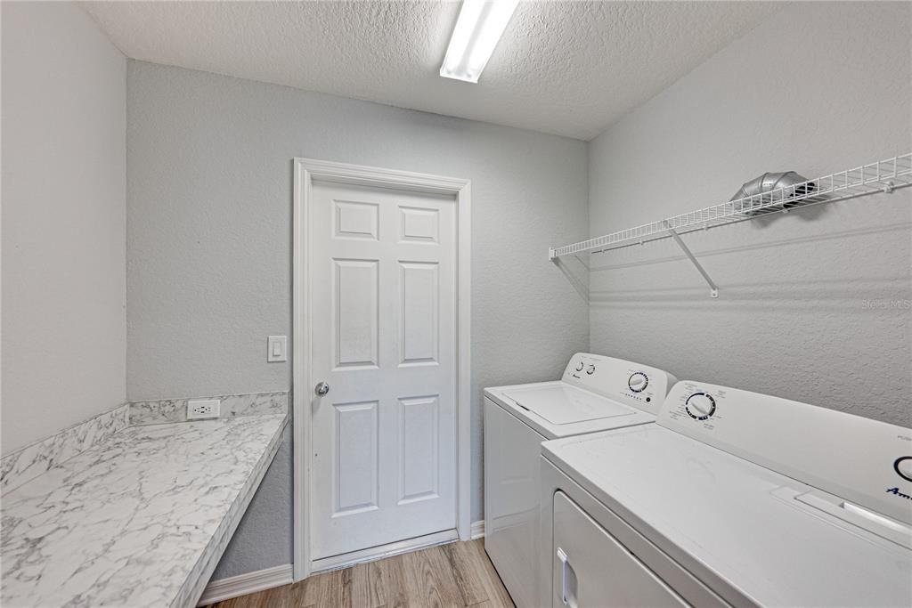 En Venta: $319,000 (4 camas, 2 baños, 1711 Pies cuadrados)