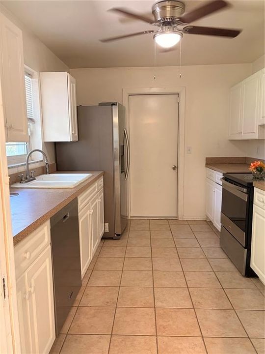 For Rent: $1,700 (2 beds, 2 baths, 1112 Square Feet)