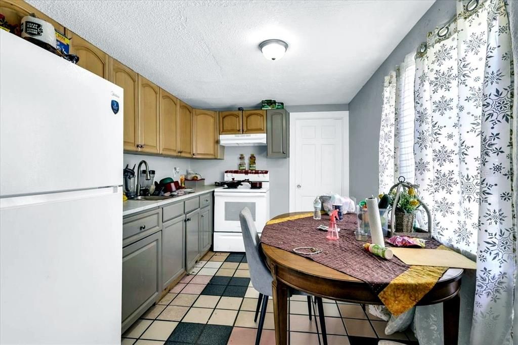 For Sale: $374,990 (6 beds, 0 baths, 1890 Square Feet)
