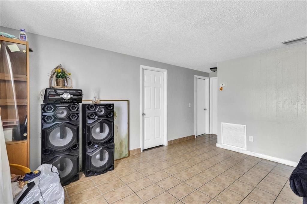 For Sale: $374,990 (6 beds, 0 baths, 1890 Square Feet)
