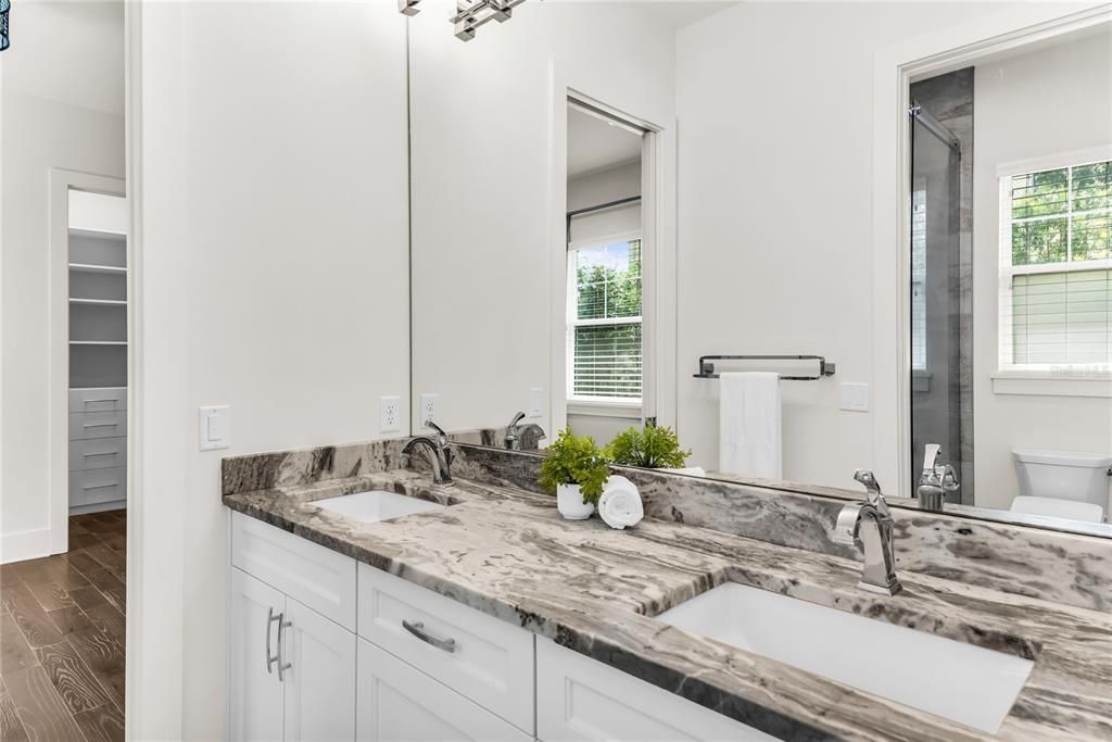 For Sale: $1,497,500 (6 beds, 5 baths, 3591 Square Feet)