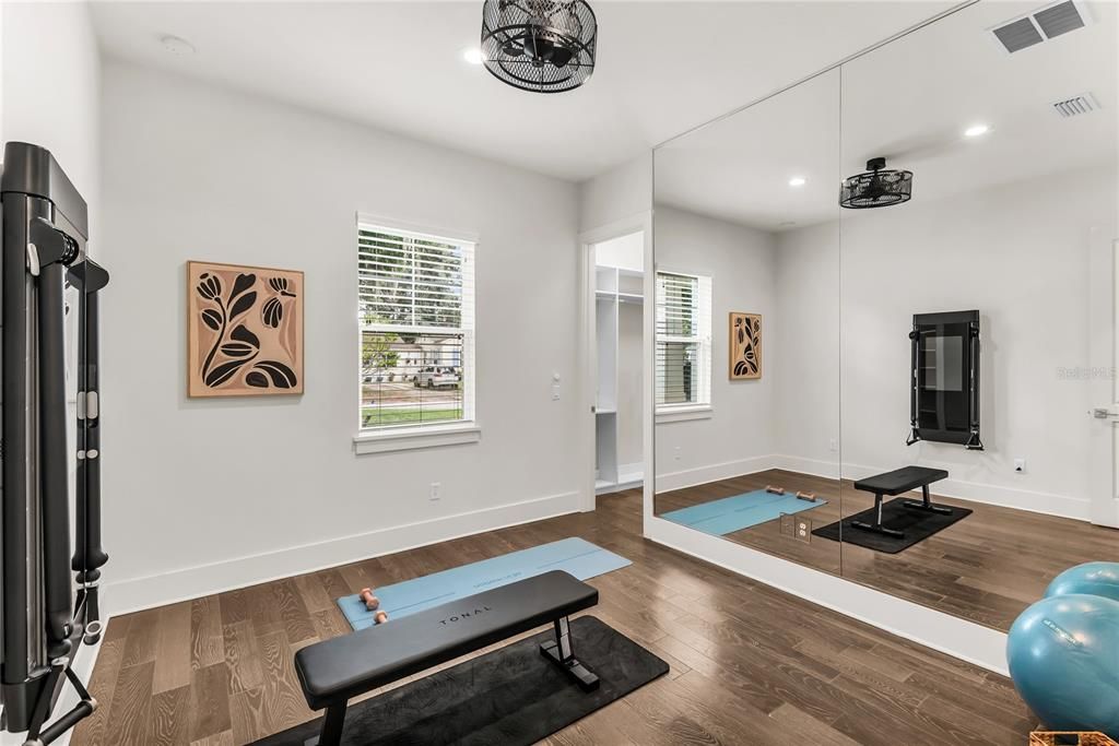 For Sale: $1,497,500 (6 beds, 5 baths, 3591 Square Feet)