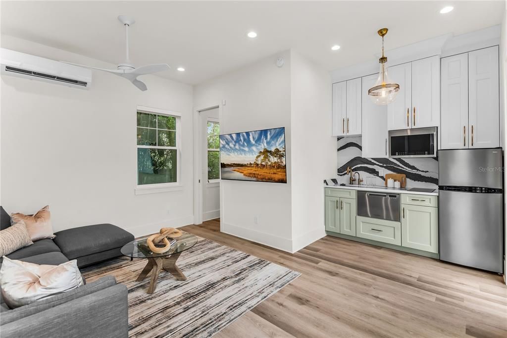 For Sale: $1,497,500 (6 beds, 5 baths, 3591 Square Feet)