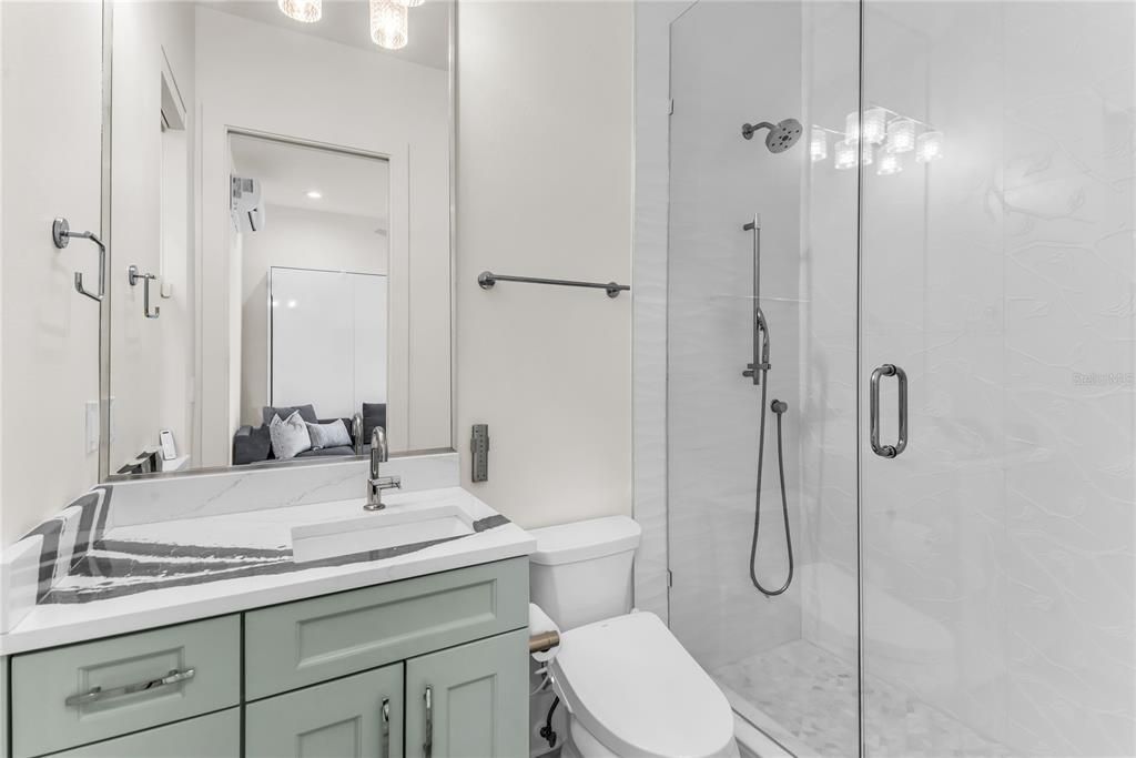 For Sale: $1,497,500 (6 beds, 5 baths, 3591 Square Feet)