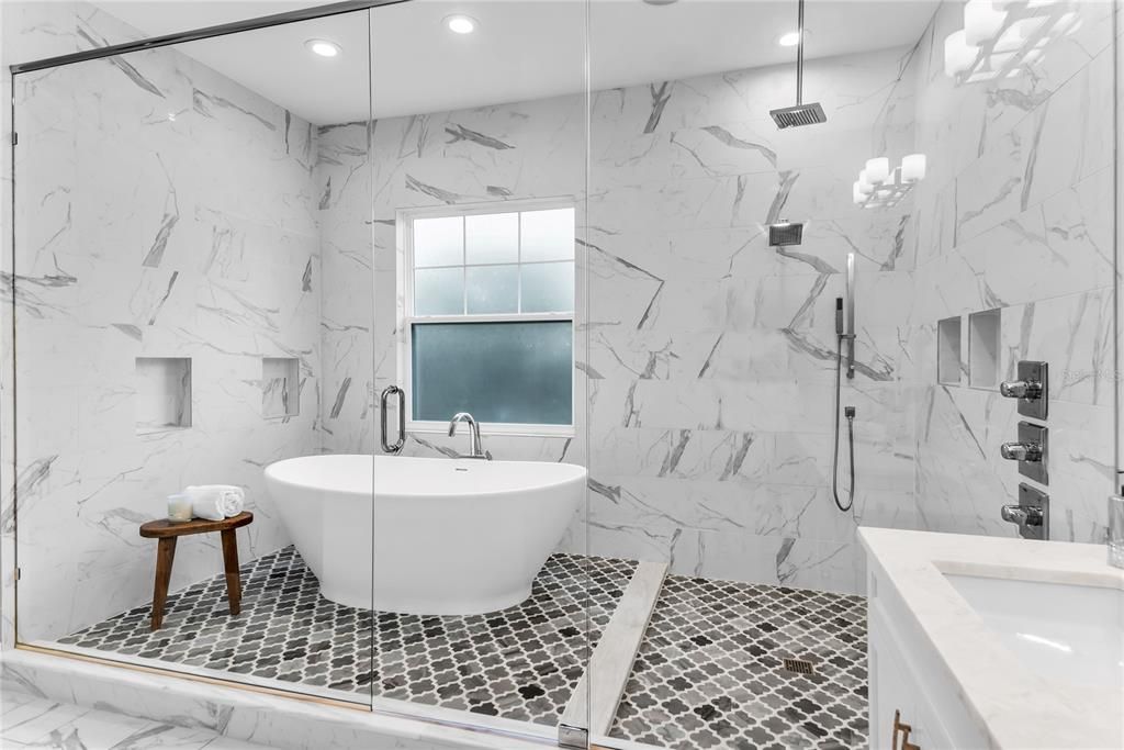 For Sale: $1,497,500 (6 beds, 5 baths, 3591 Square Feet)