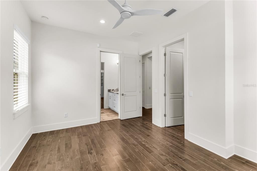 For Sale: $1,497,500 (6 beds, 5 baths, 3591 Square Feet)
