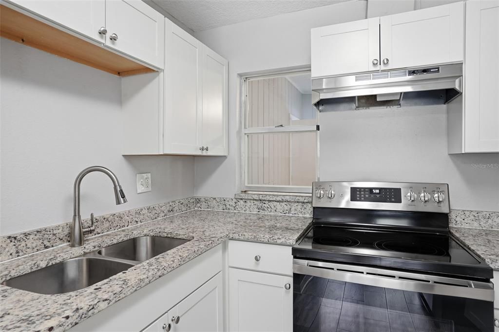 На продажу: $299,900 (3 спален, 1 ванн, 1520 Квадратных фут)