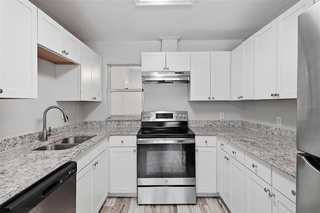 На продажу: $299,900 (3 спален, 1 ванн, 1520 Квадратных фут)