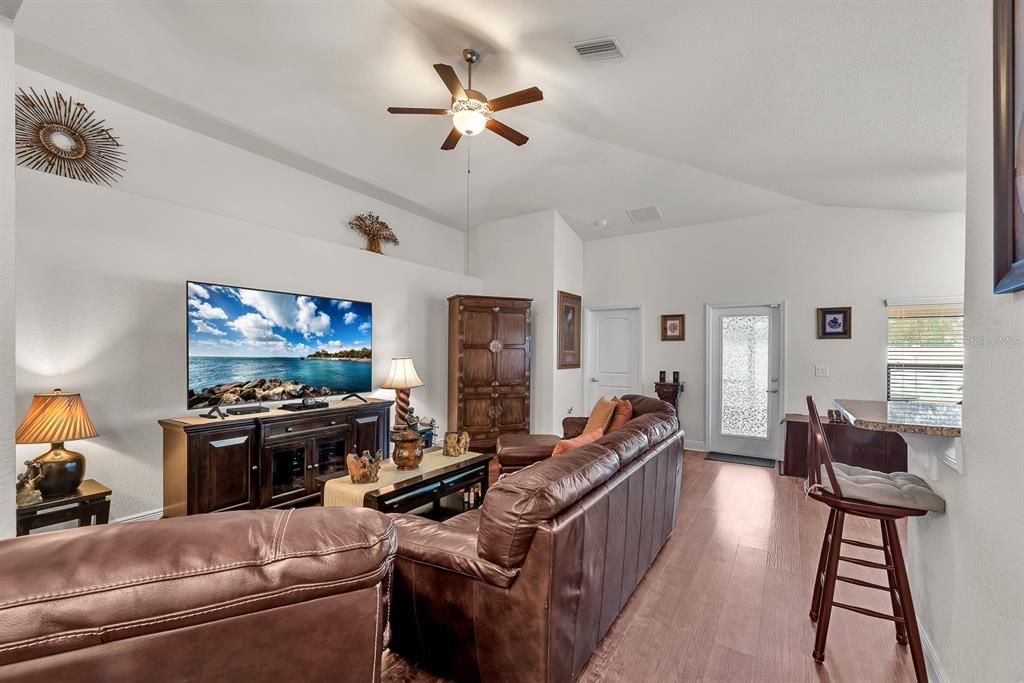 For Sale: $370,000 (3 beds, 2 baths, 1958 Square Feet)