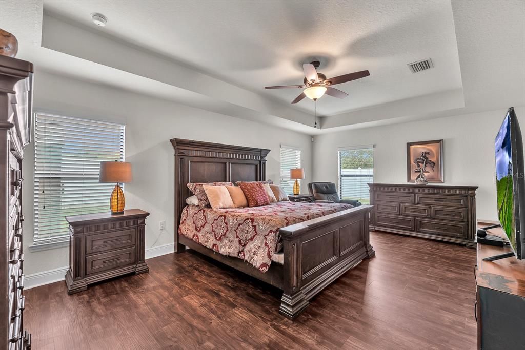 For Sale: $370,000 (3 beds, 2 baths, 1958 Square Feet)