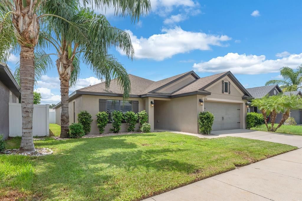 For Sale: $370,000 (3 beds, 2 baths, 1958 Square Feet)