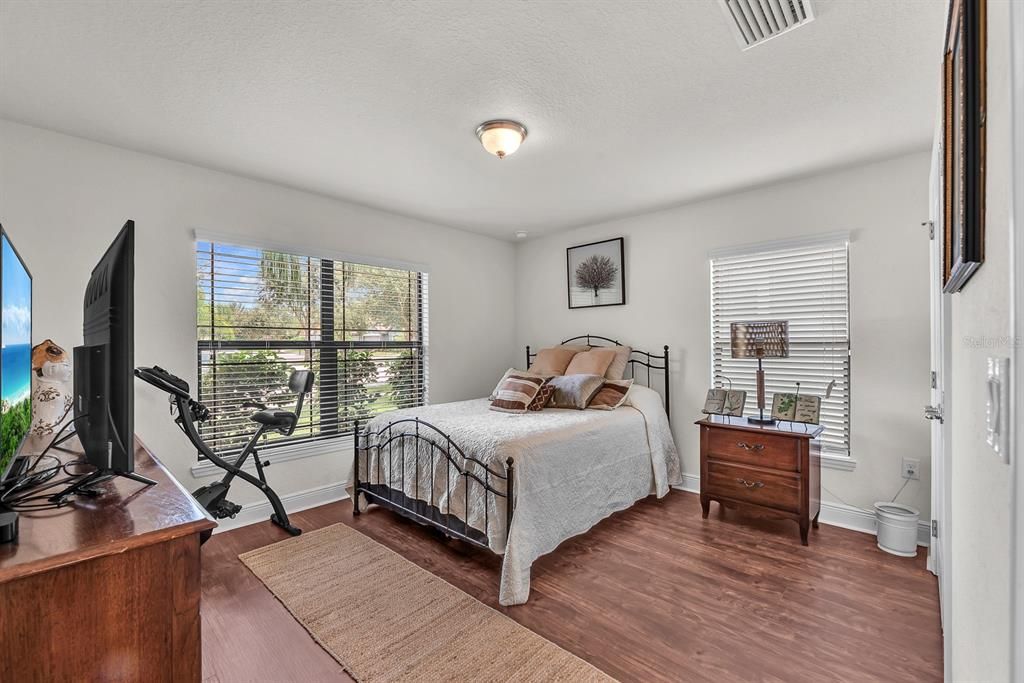 For Sale: $370,000 (3 beds, 2 baths, 1958 Square Feet)