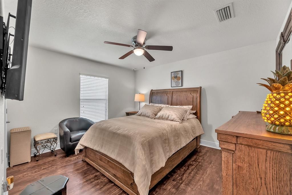 For Sale: $370,000 (3 beds, 2 baths, 1958 Square Feet)