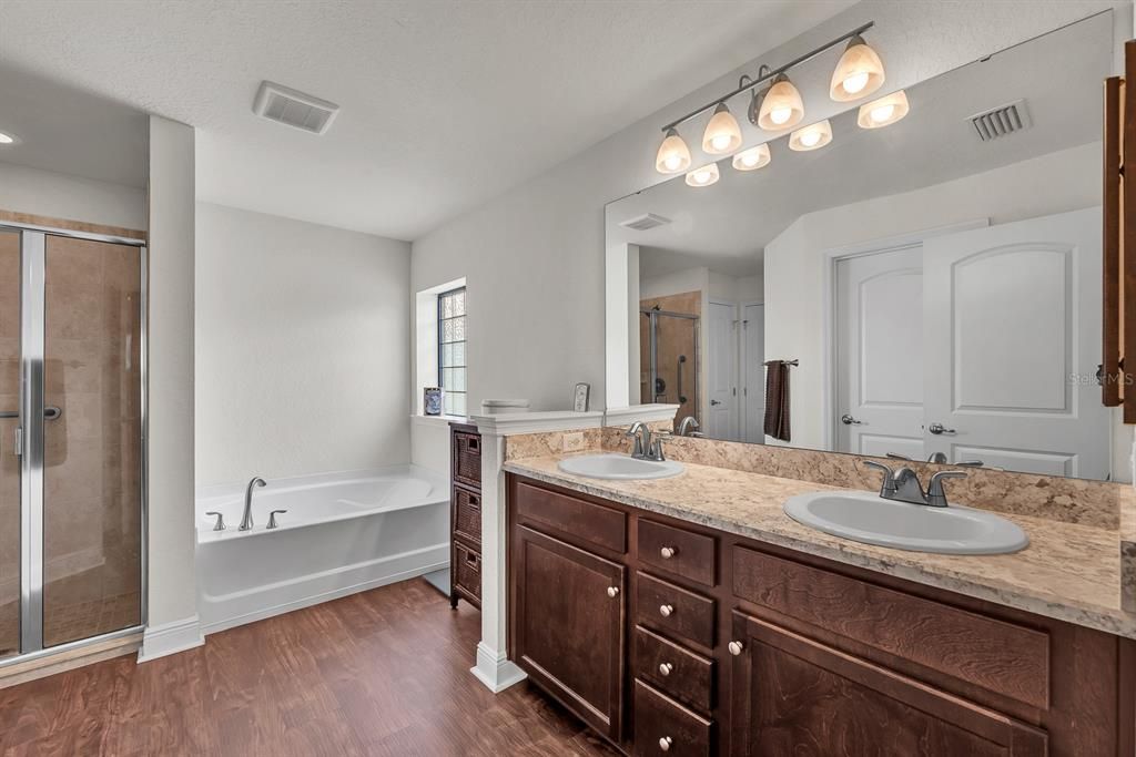 For Sale: $370,000 (3 beds, 2 baths, 1958 Square Feet)