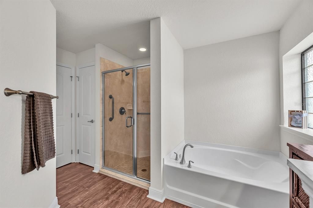 For Sale: $370,000 (3 beds, 2 baths, 1958 Square Feet)