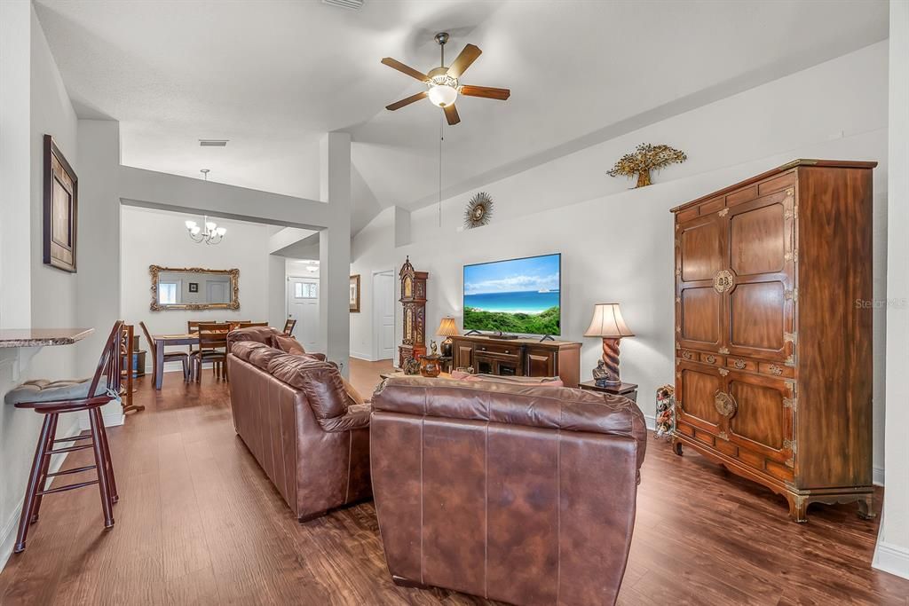 For Sale: $370,000 (3 beds, 2 baths, 1958 Square Feet)