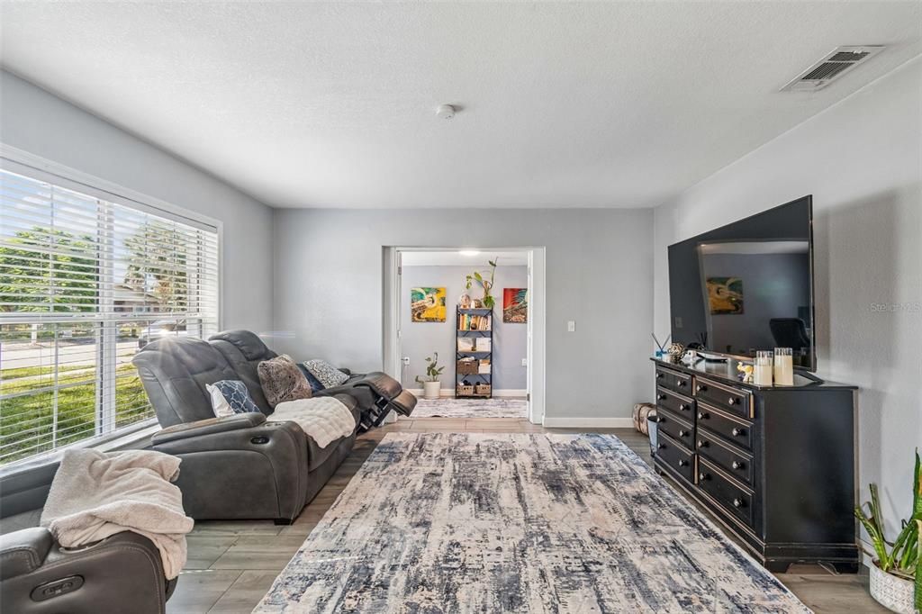 For Sale: $459,000 (3 beds, 2 baths, 1664 Square Feet)