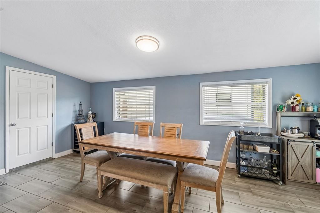 For Sale: $459,000 (3 beds, 2 baths, 1664 Square Feet)