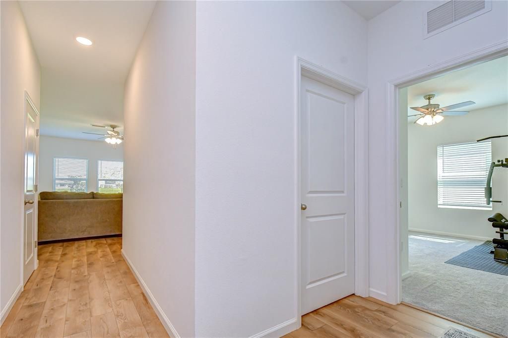 En Venta: $385,000 (4 camas, 3 baños, 2260 Pies cuadrados)