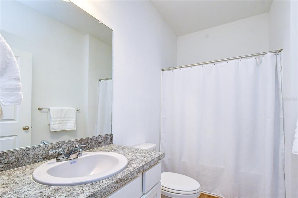 En Venta: $385,000 (4 camas, 3 baños, 2260 Pies cuadrados)