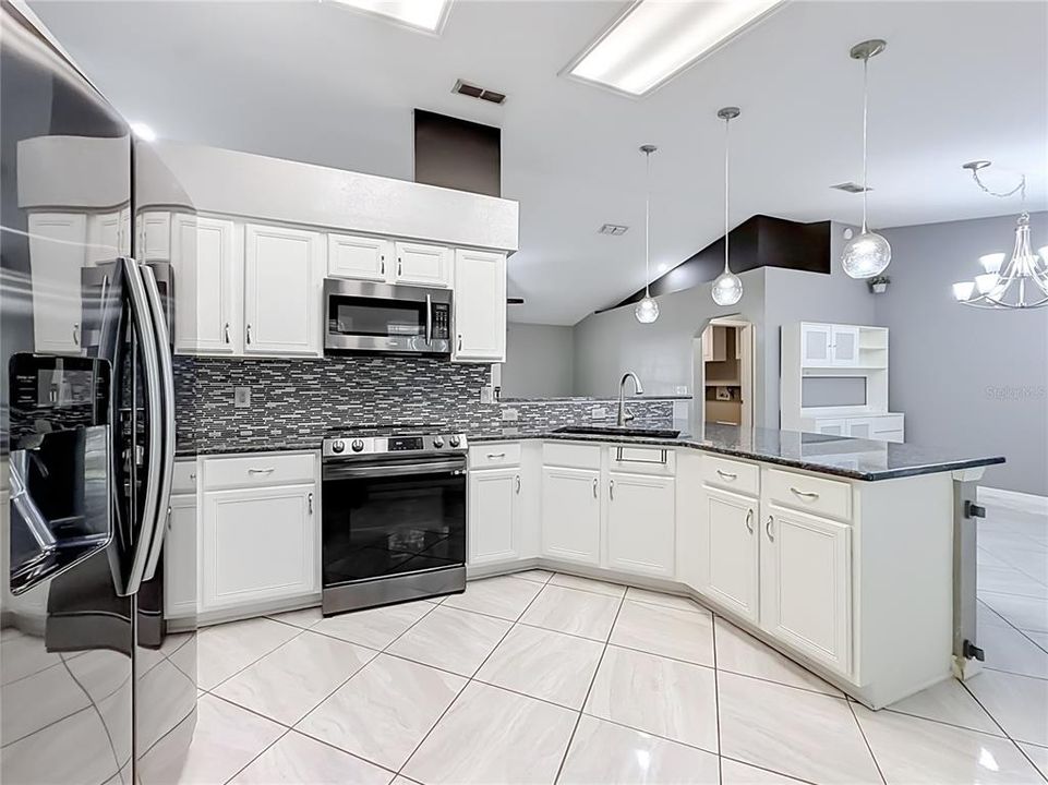 Active With Contract: $379,900 (3 beds, 2 baths, 1632 Square Feet)