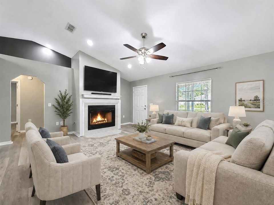 Active With Contract: $379,900 (3 beds, 2 baths, 1632 Square Feet)
