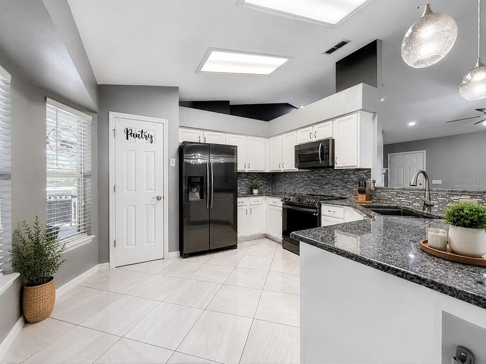 Active With Contract: $379,900 (3 beds, 2 baths, 1632 Square Feet)