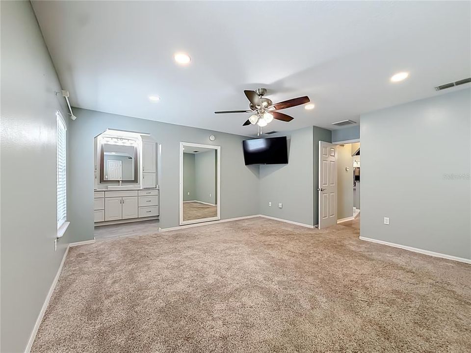 Active With Contract: $379,900 (3 beds, 2 baths, 1632 Square Feet)