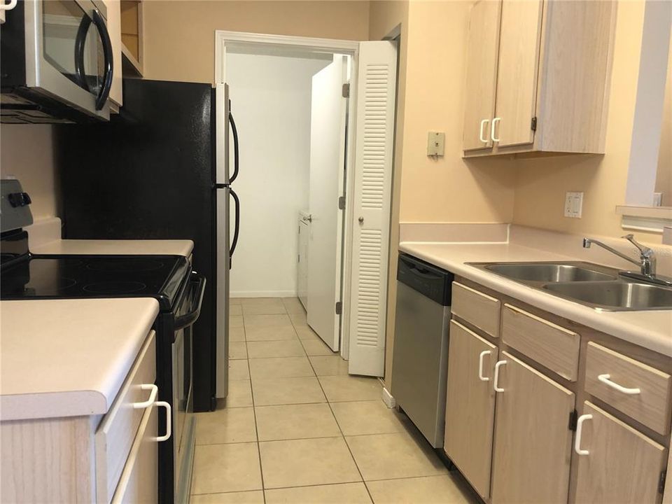 For Rent: $1,499 (2 beds, 2 baths, 1499 Square Feet)