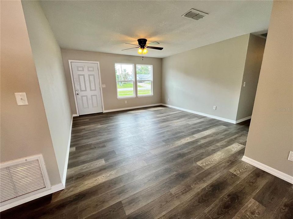 For Rent: $2,150 (4 beds, 2 baths, 1316 Square Feet)