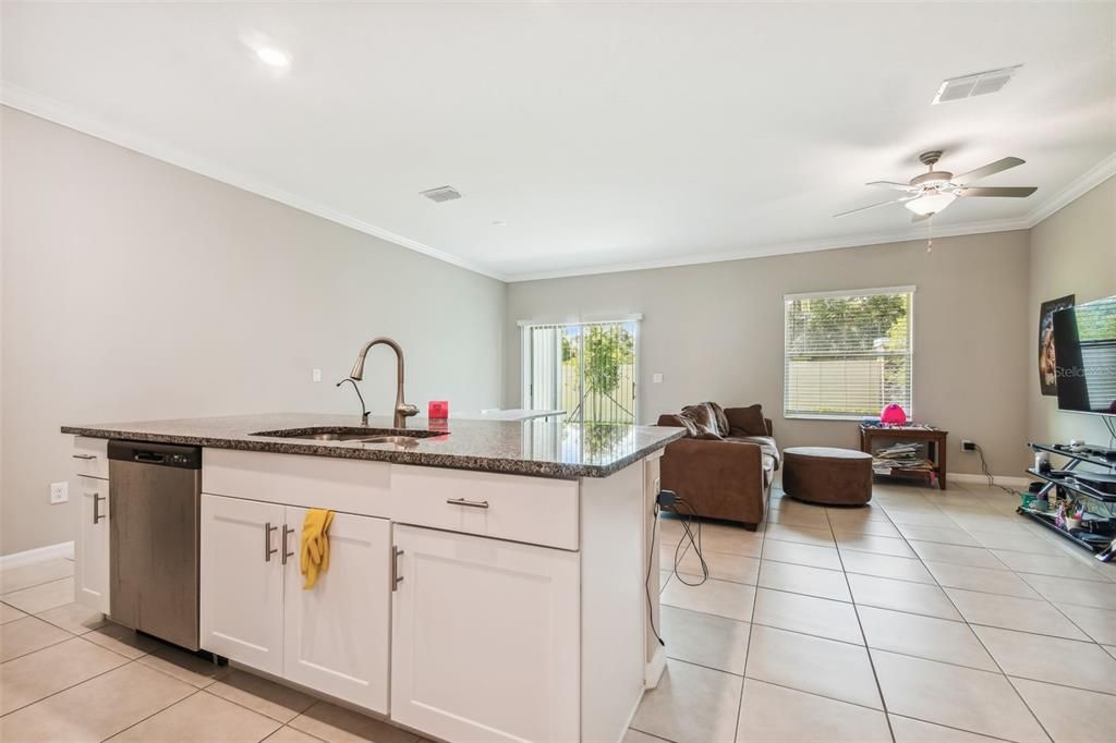 En Venta: $260,000 (3 camas, 2 baños, 1601 Pies cuadrados)
