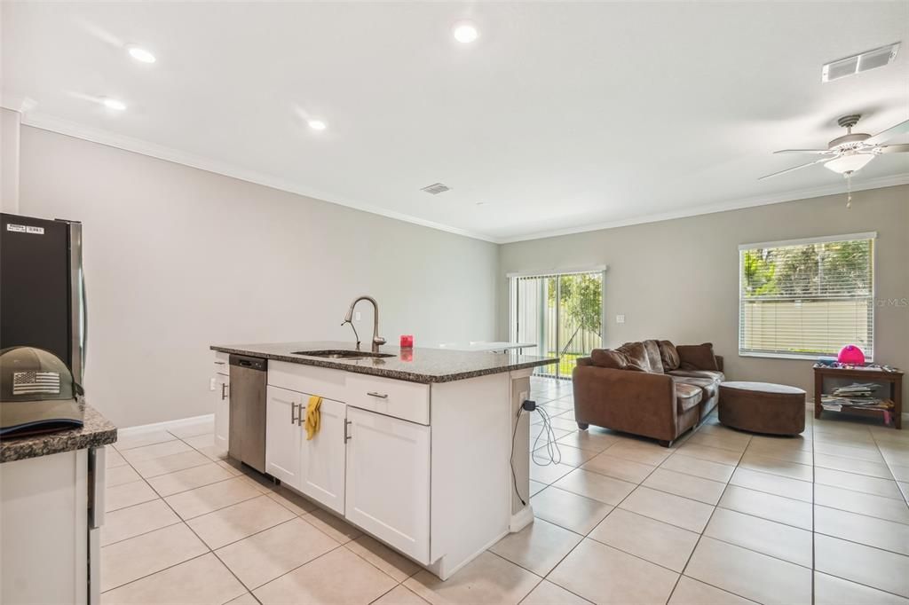 En Venta: $260,000 (3 camas, 2 baños, 1601 Pies cuadrados)
