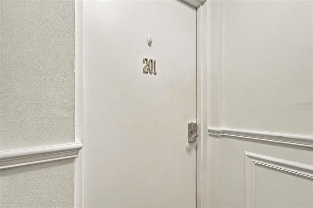 На продажу: $599,000 (2 спален, 2 ванн, 1303 Квадратных фут)