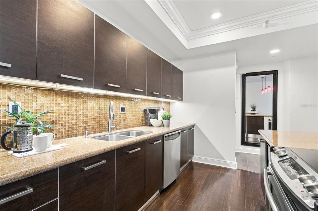 На продажу: $599,000 (2 спален, 2 ванн, 1303 Квадратных фут)