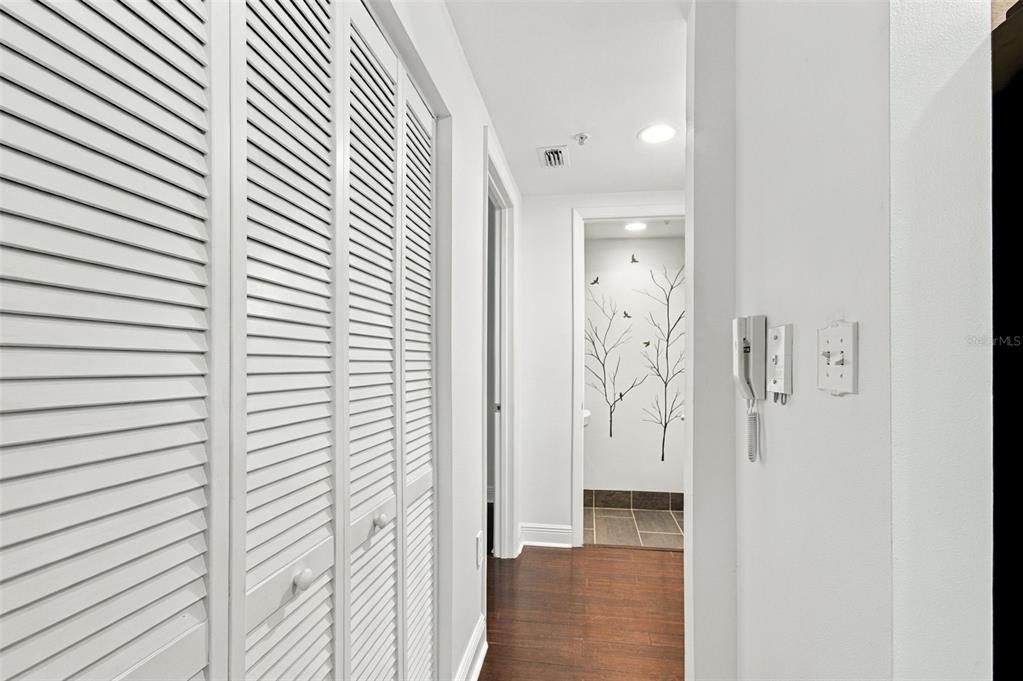 На продажу: $599,000 (2 спален, 2 ванн, 1303 Квадратных фут)