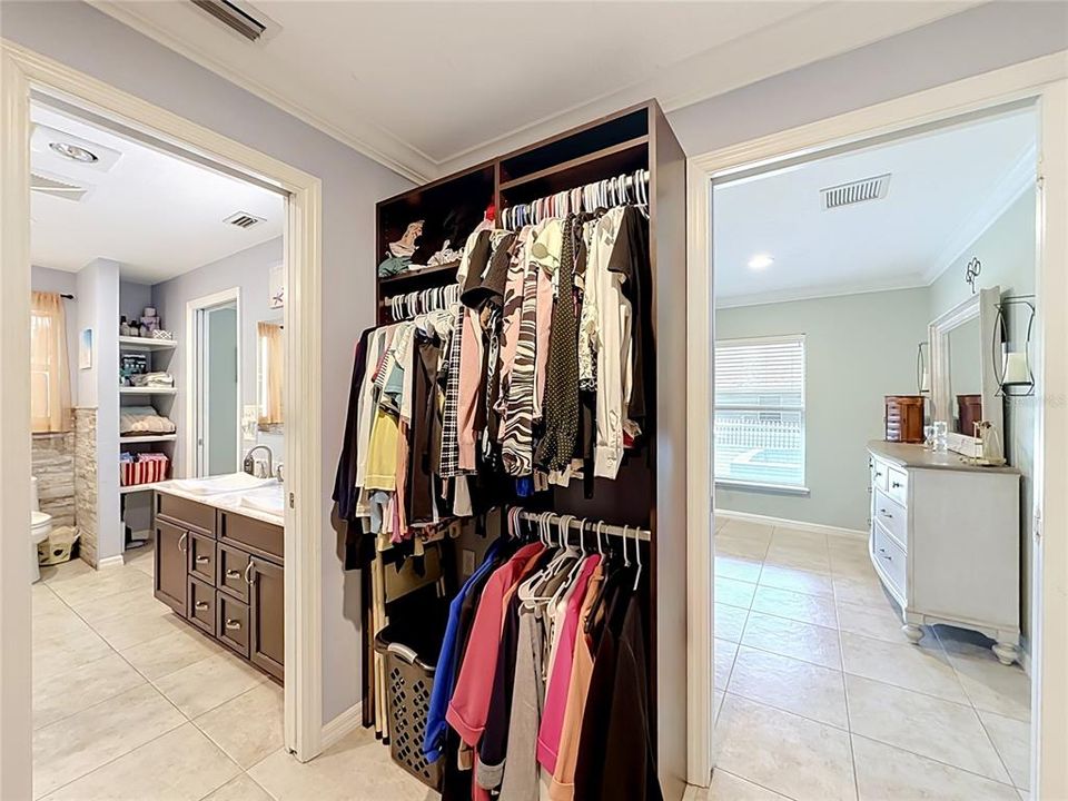 For Sale: $475,000 (3 beds, 3 baths, 2132 Square Feet)