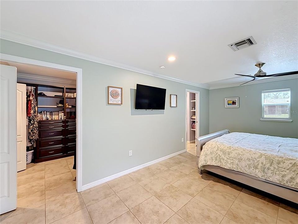 For Sale: $475,000 (3 beds, 3 baths, 2132 Square Feet)