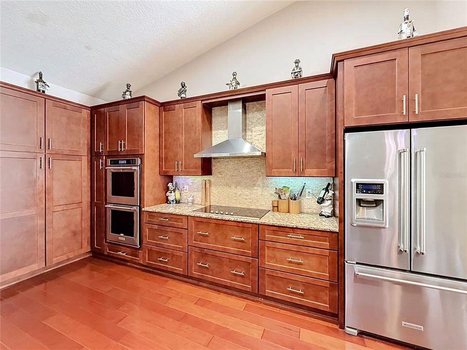 For Sale: $475,000 (3 beds, 3 baths, 2132 Square Feet)