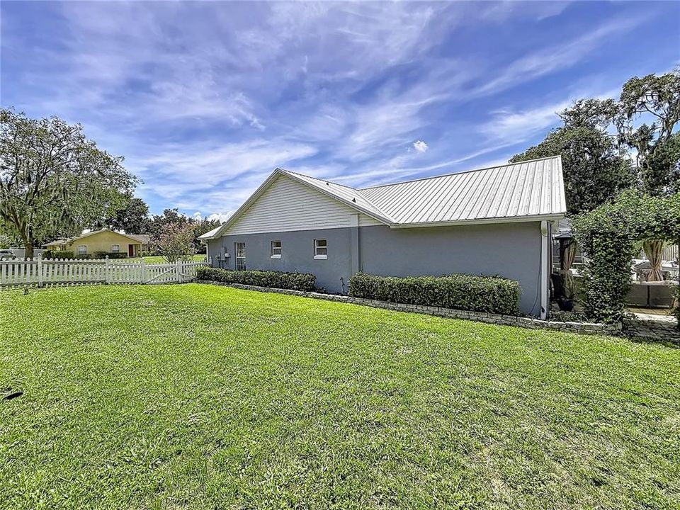 For Sale: $475,000 (3 beds, 3 baths, 2132 Square Feet)