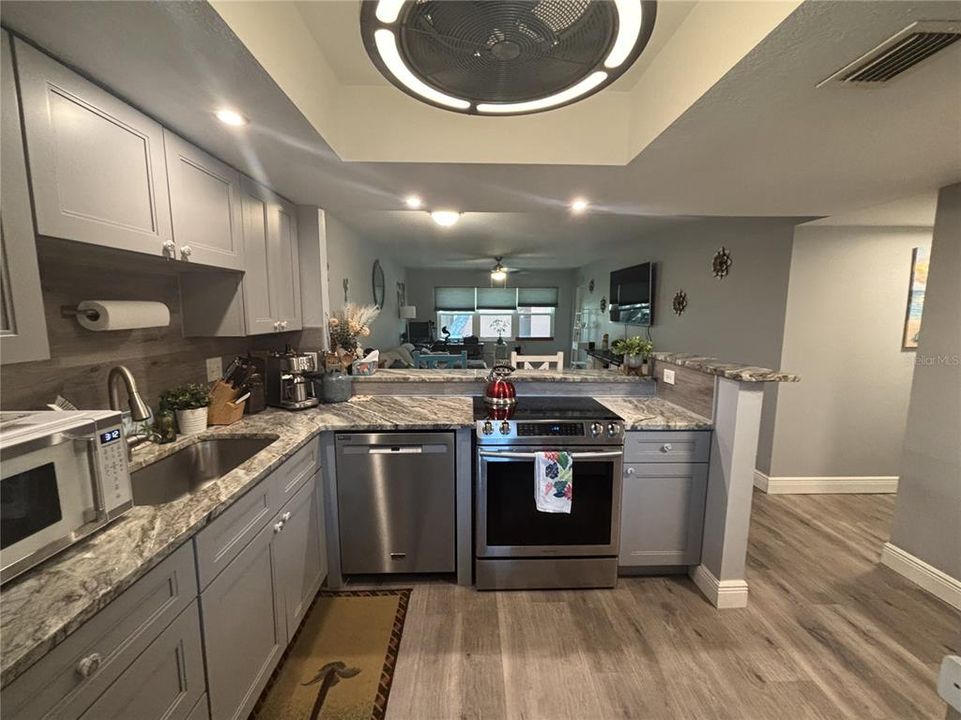 For Sale: $220,000 (2 beds, 2 baths, 1000 Square Feet)