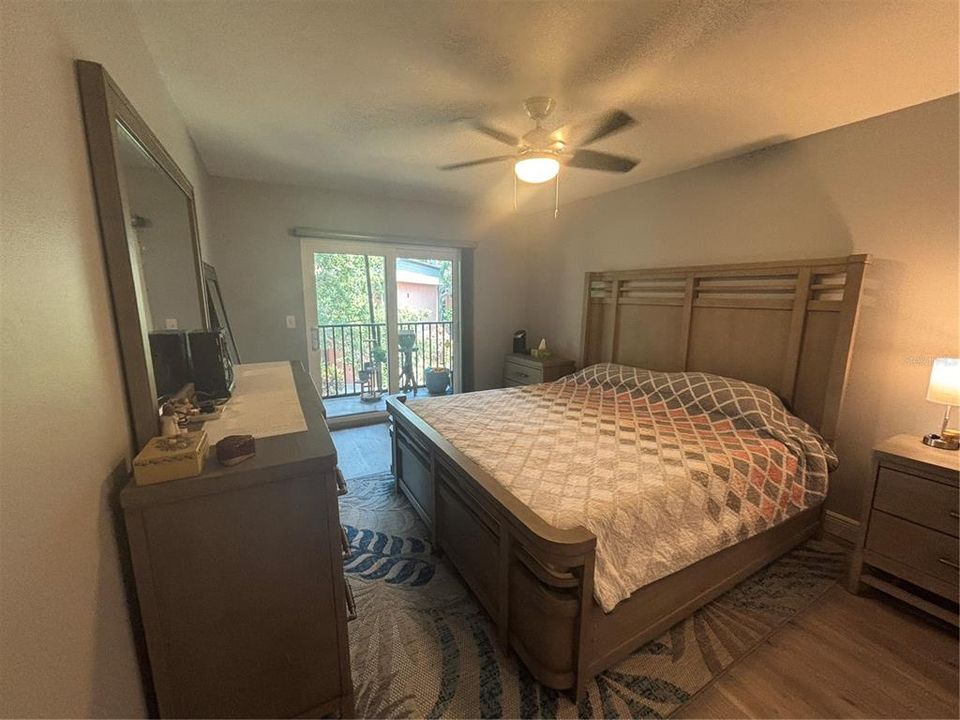 For Sale: $220,000 (2 beds, 2 baths, 1000 Square Feet)