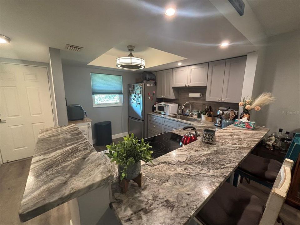 For Sale: $220,000 (2 beds, 2 baths, 1000 Square Feet)
