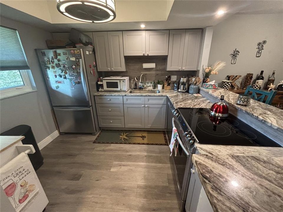 For Sale: $220,000 (2 beds, 2 baths, 1000 Square Feet)